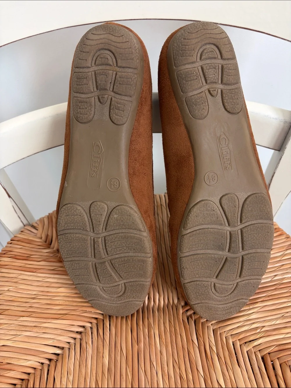 Cliffs by WHITE MOUNTAIN Brown Suede Loafers with Gold Bit 8.5 Medium